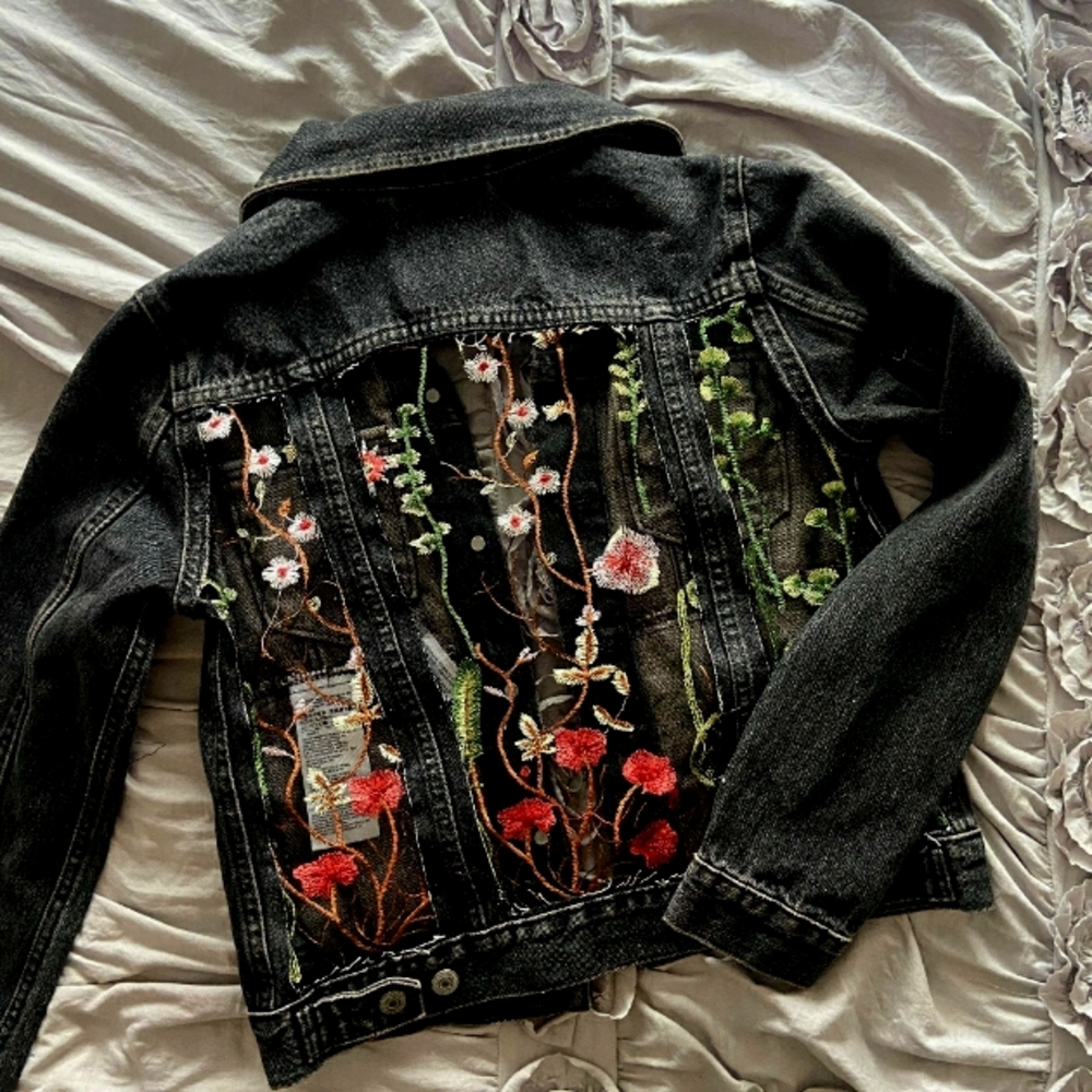 Sold!Custom All season. Sustainable Levi's Embroidery Jean Jacket Black Sm